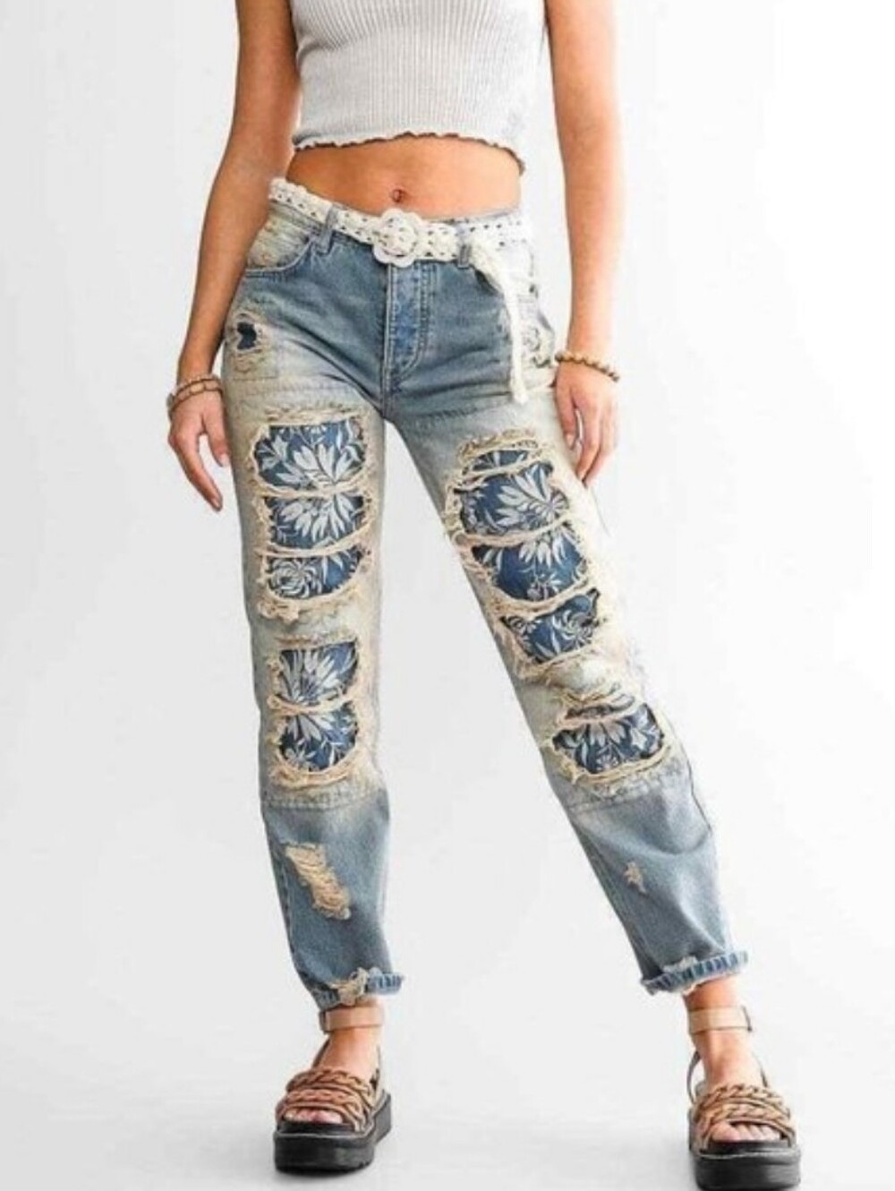 Free People Desert Rose Floral Embroidered Jeans Size 26